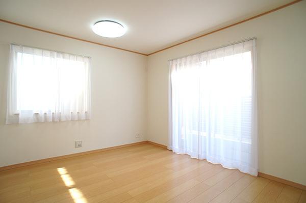 Living. Plenty of sunshine from large windows shine in