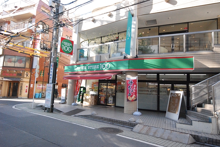 Convenience store. STORE100 Adachi Takenotsuka 6-chome up (convenience store) 0m