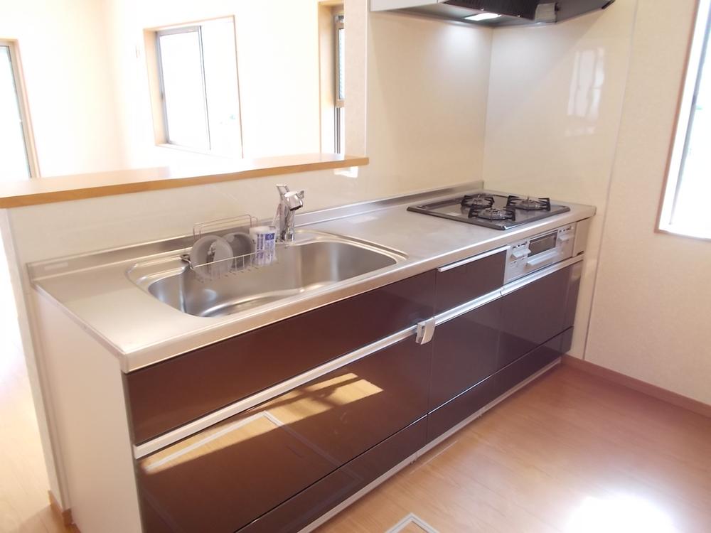 Same specifications photo (kitchen). Also bouncy counter kitchen conversation of family