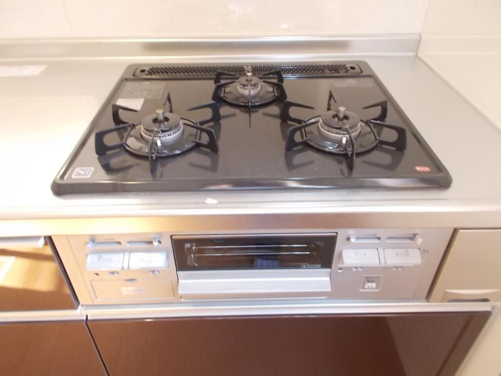 Same specifications photo (kitchen). Oil cleanup of cuisine is also simple built-in gas stove