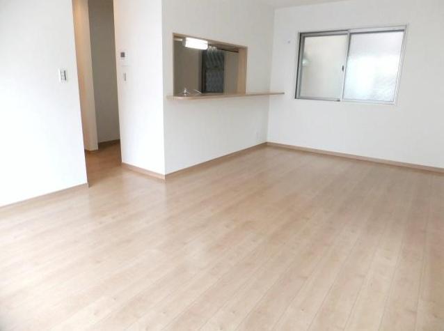 Same specifications photos (living)