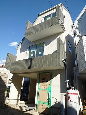 Local photos, including front road. Local (November 19 shooting)