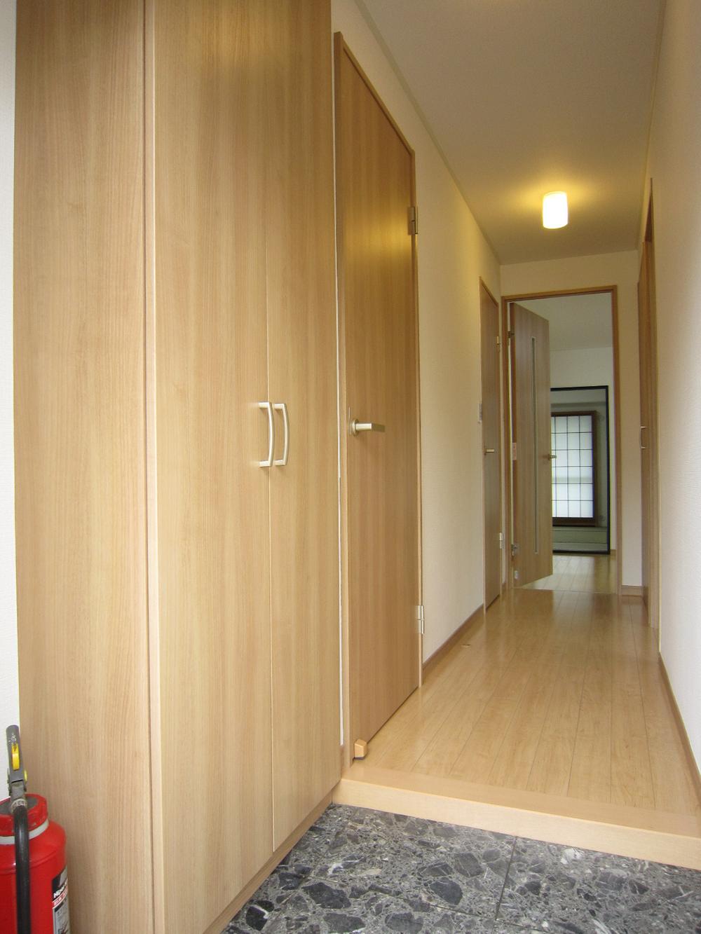 Entrance. Indoor (September 2013) Shooting