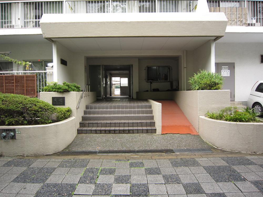 Entrance. Common areas