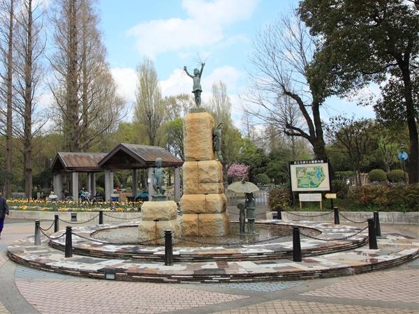 Other Environmental Photo. In the park, surrounded by 400m lush greenery until Motofuchi Jiang park, There is a lawn and ponds, It has been placed a lot of playground equipment.