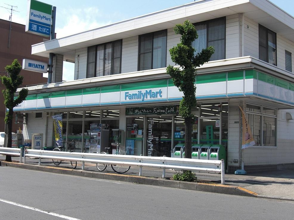 Convenience store. Use of 210m ATM Ya to FamilyMart, Convenience store can also be used for the payment of utility bills. Distance of a 3-minute walk I am happy.
