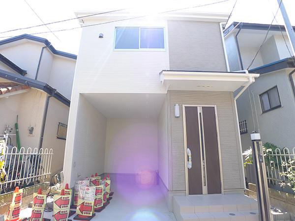 Local appearance photo. Built-in garage to protect the important car from wind and rain