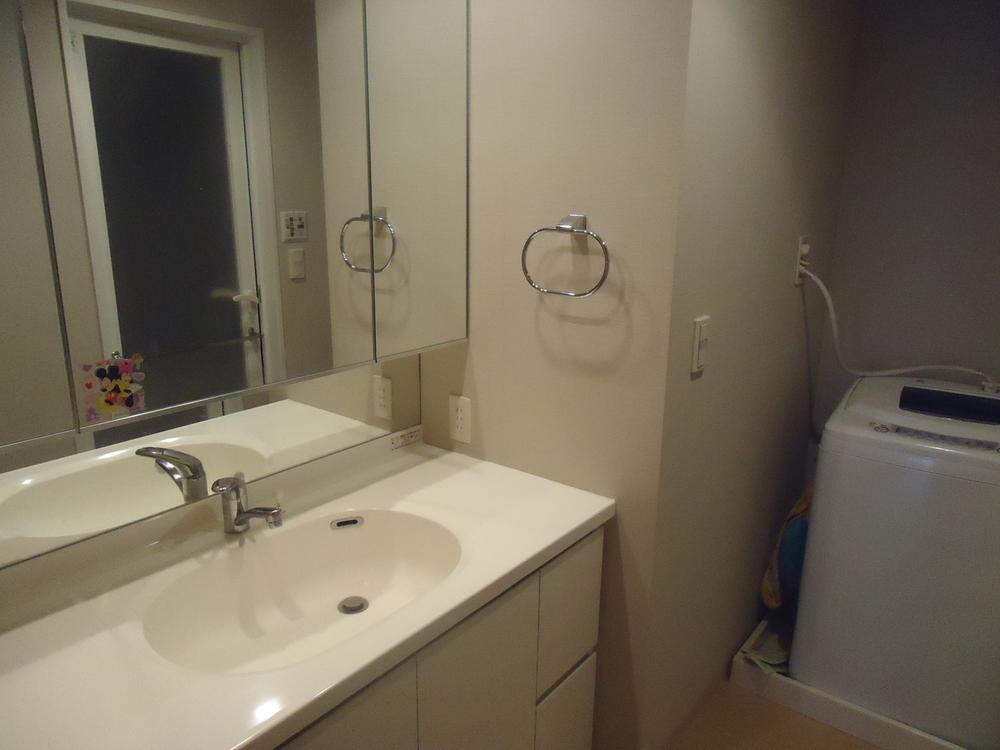 Wash basin, toilet. Bathroom vanity