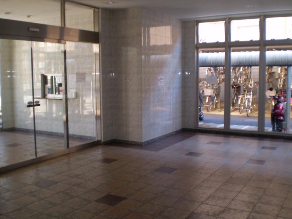 Entrance. Common areas