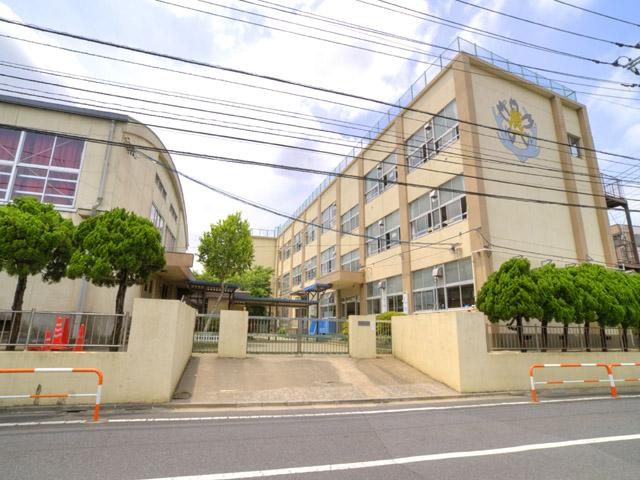 Primary school. 774m to Adachi Ward Shikahama first elementary school