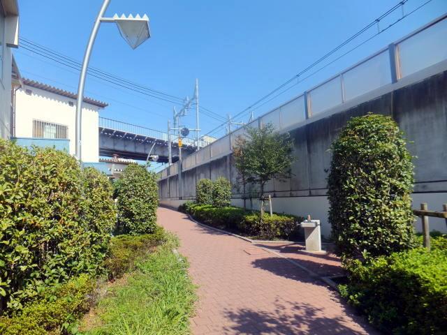 park. Yatchaba 384m until the green road