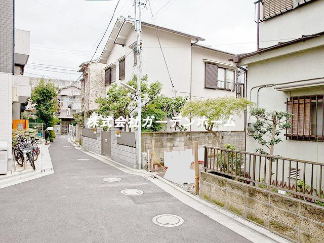 Local photos, including front road. 2013/11