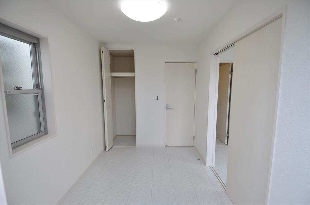 Non-living room. 5 Building bedroom