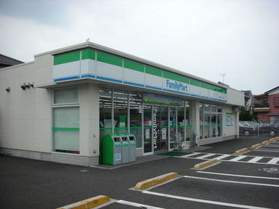 Convenience store. 260m to Family Mart (convenience store)