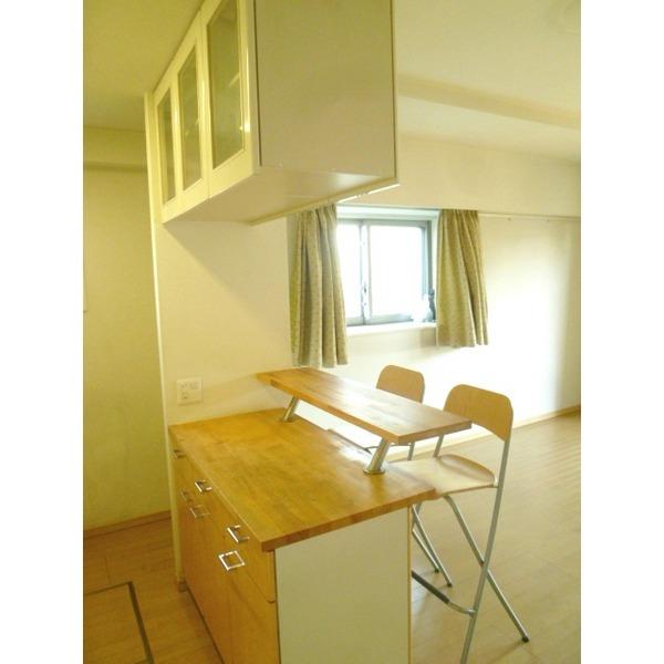 Kitchen. Counter table