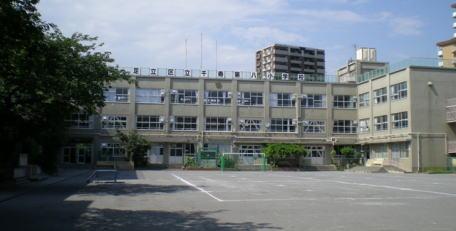 Primary school. Senju 150m until the eighth elementary school