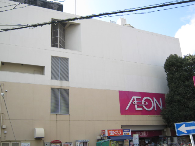 Shopping centre. 500m to ion (shopping center)