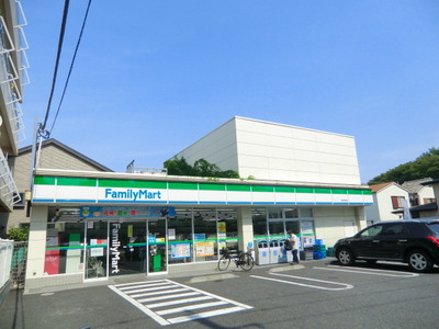 Convenience store. 850m to Family Mart (convenience store)