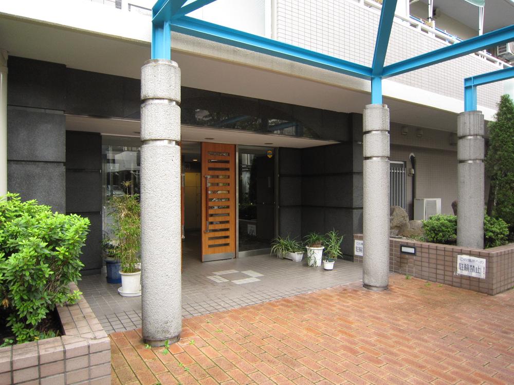 Entrance. Common areas