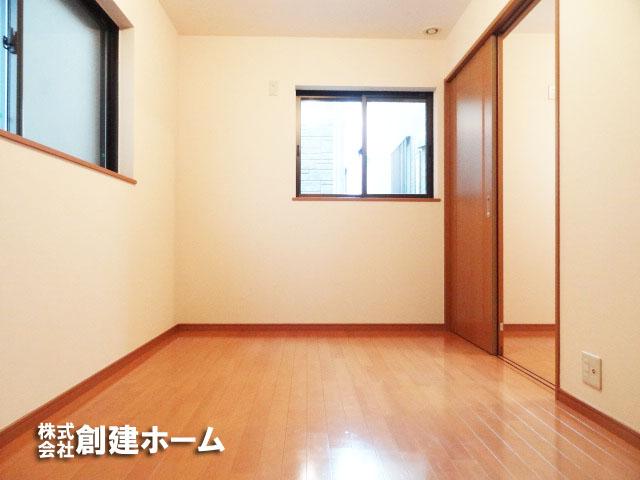 Non-living room. Zenshitsuminami bright floor plan of direction!