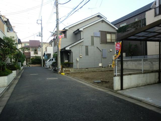 Local photos, including front road. Local front road