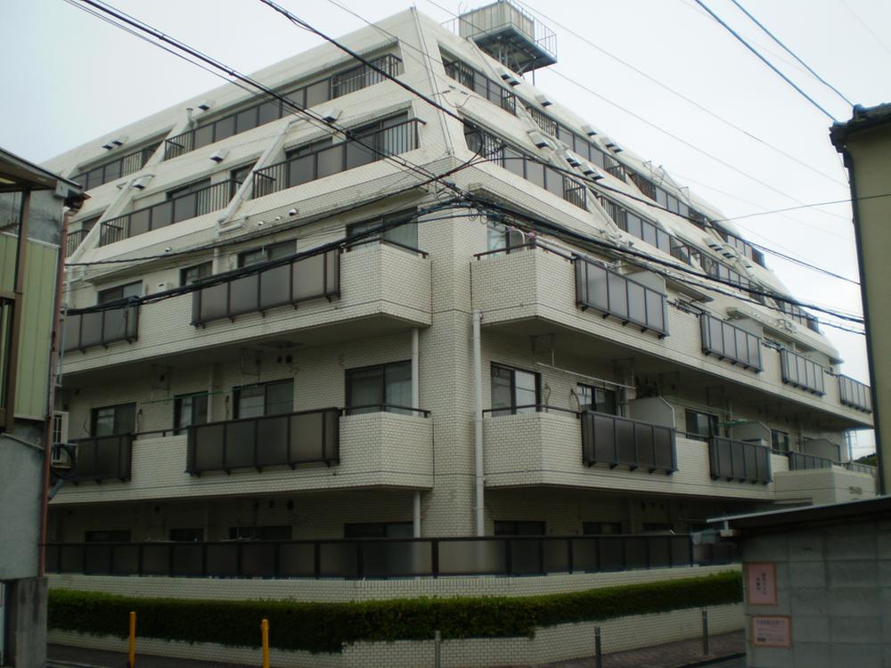 Local appearance photo. Local (12 May 2013) Shooting