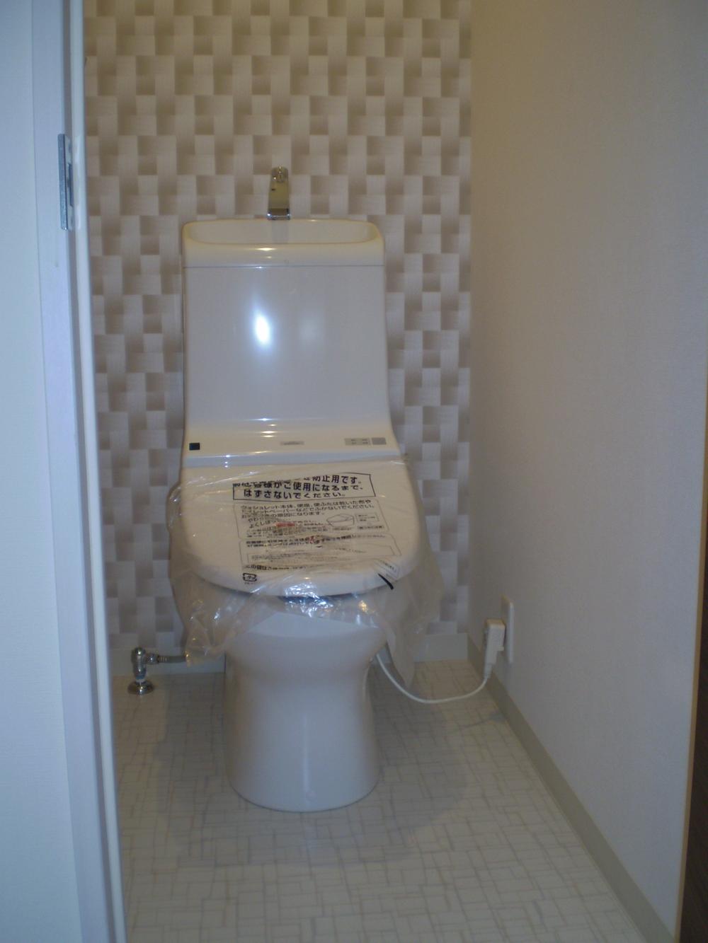 Toilet. Indoor (12 May 2013) Shooting