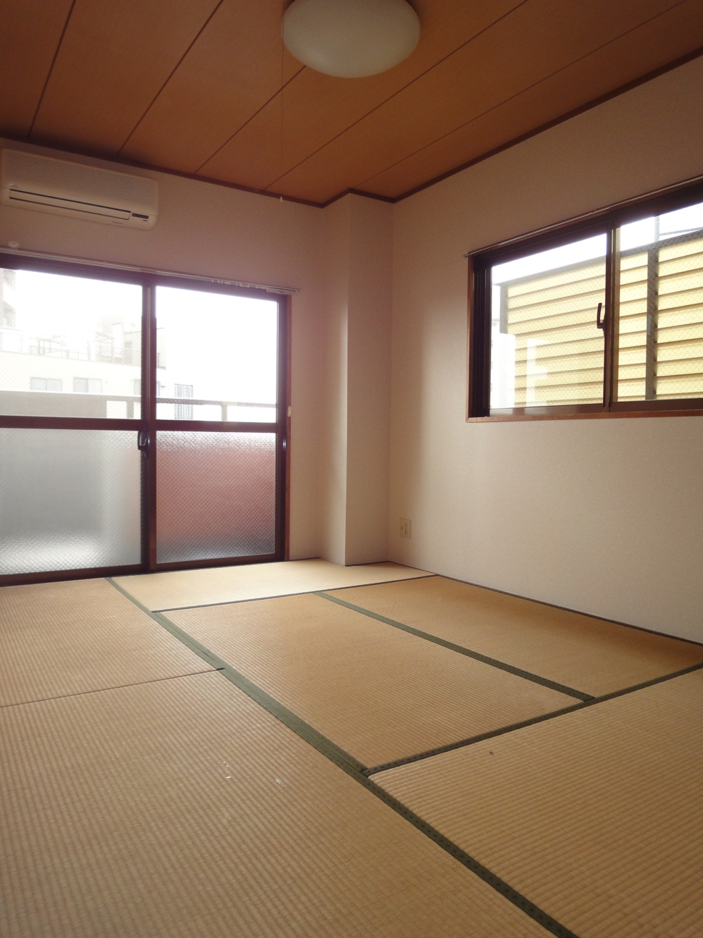 Other room space. 6 Pledge of Japanese-style room ・ It is a corner room!