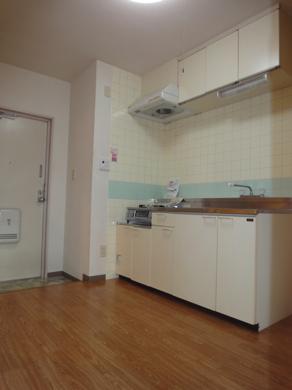 Kitchen. Tiled kitchen ・ You can put two-burner gas stove.