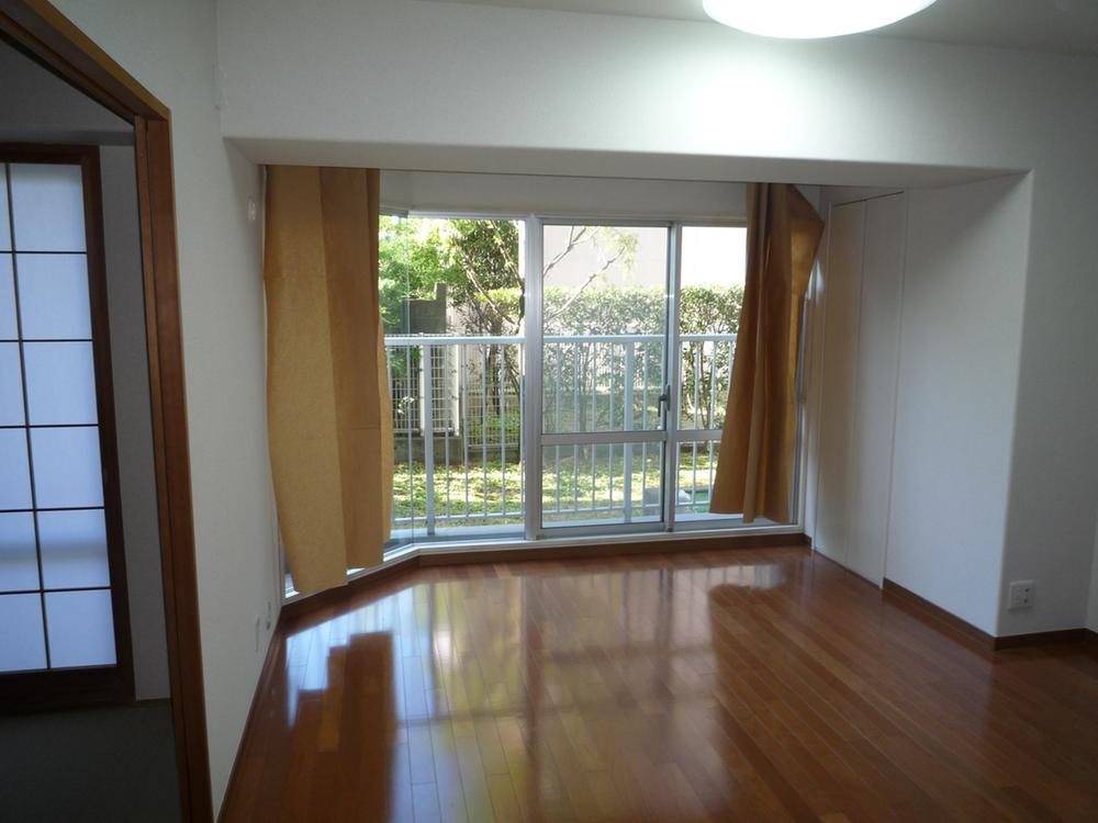 Living. Indoor (19 May 2011) Shooting