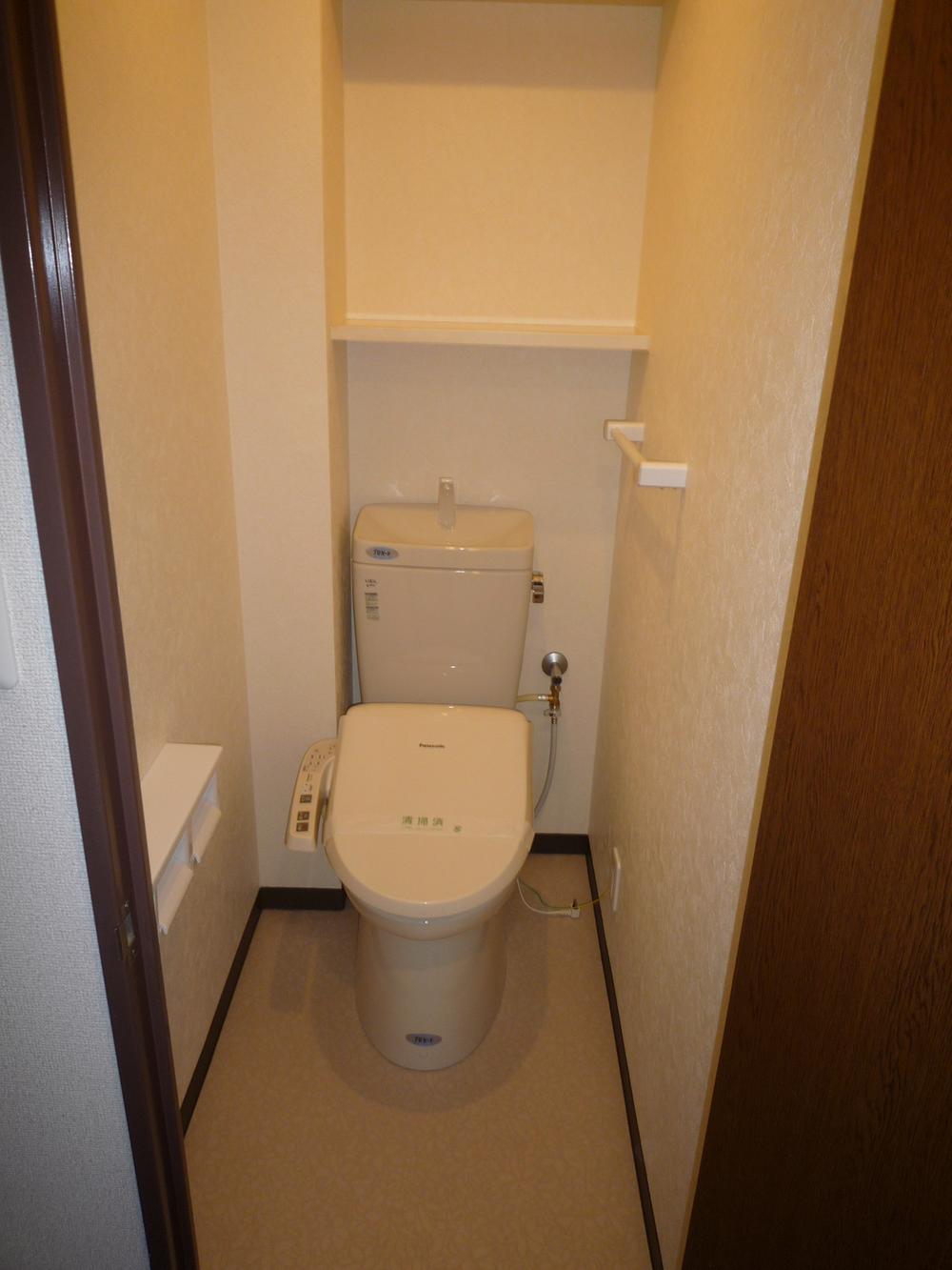 Toilet. Indoor (11 May 2013) Shooting