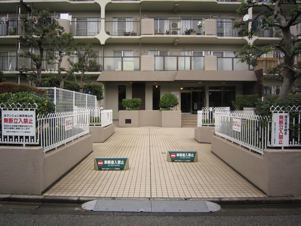 Entrance. Common areas