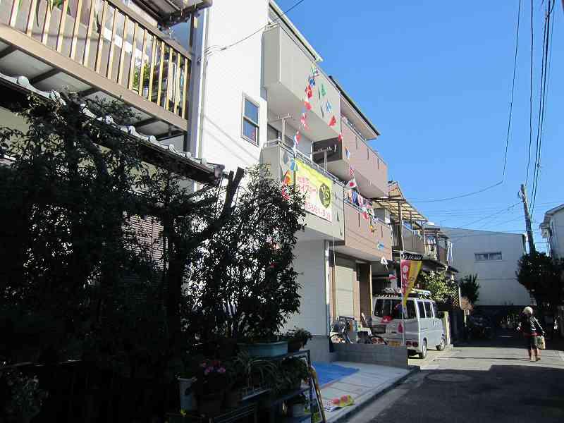 Local photos, including front road. Local front road (December 2013) Shooting