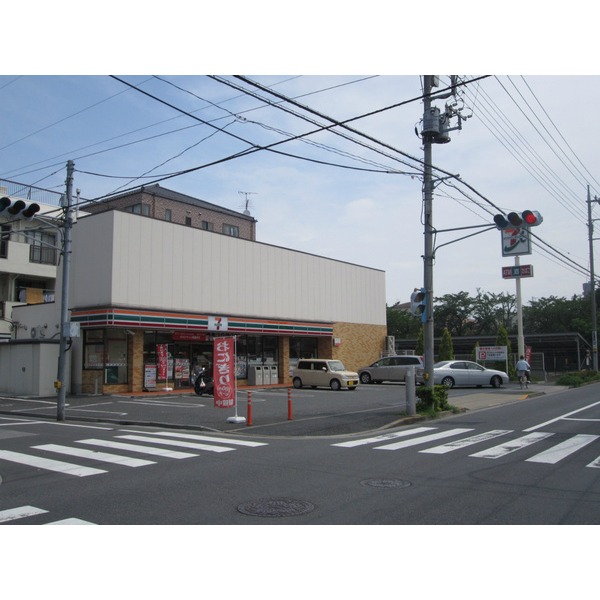 Convenience store. Seven-Eleven Adachi Towa 2-chome up (convenience store) 223m