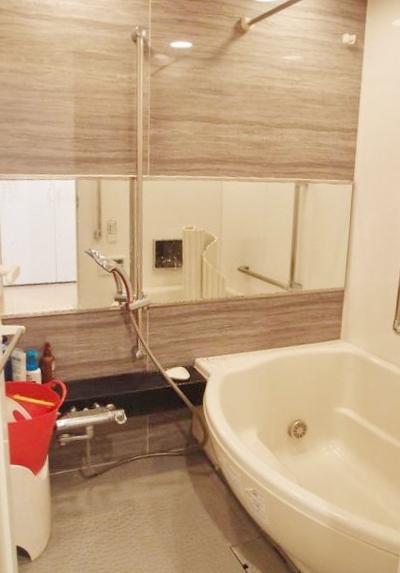 Bathroom. Bathroom TV ・ Full Otobasu with a ventilation drying heater.