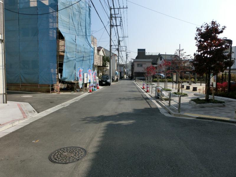 Local photos, including front road. Local (11 May 2013) Shooting