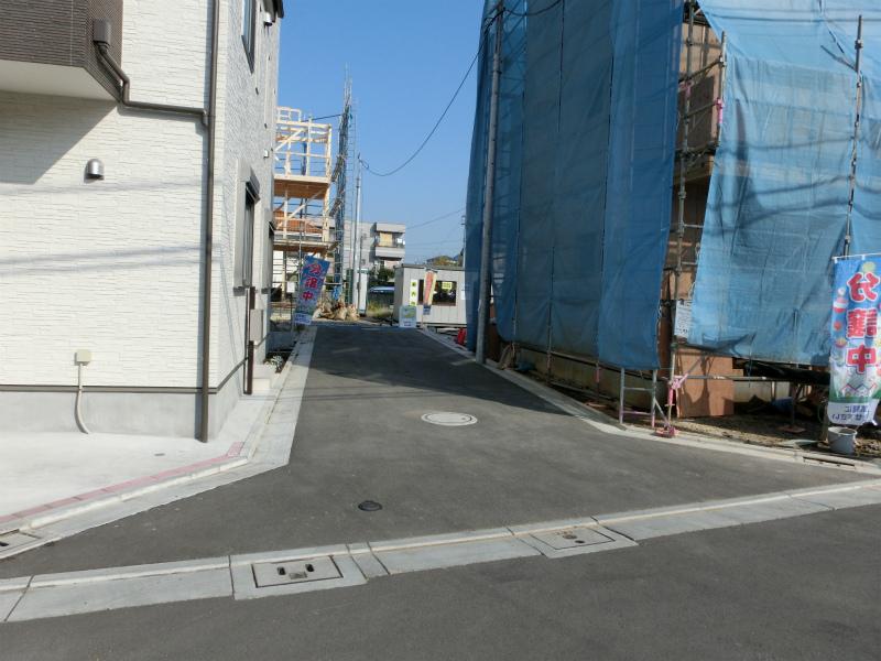 Local photos, including front road. Local (11 May 2013) Shooting