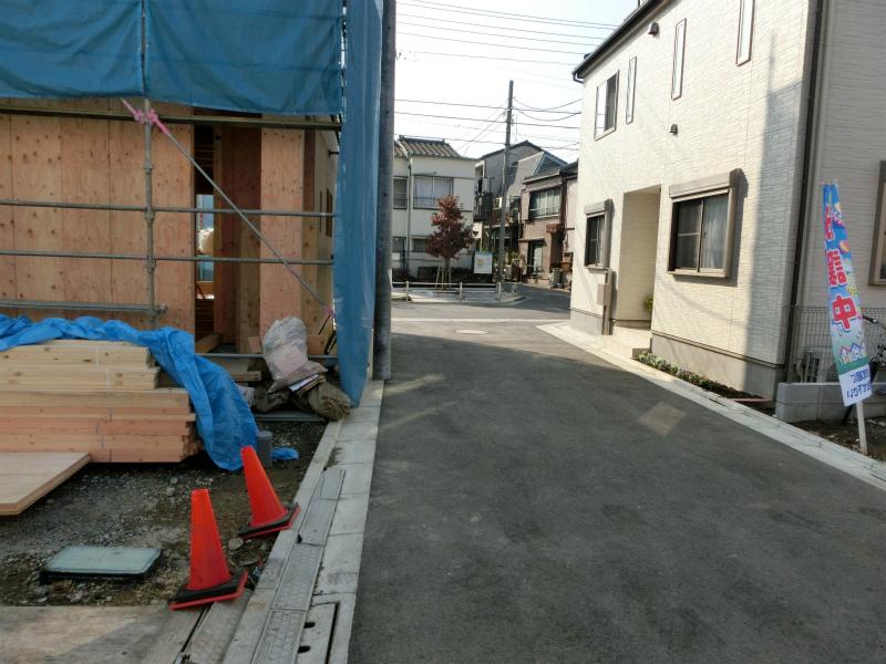 Local photos, including front road. Local (11 May 2013) Shooting