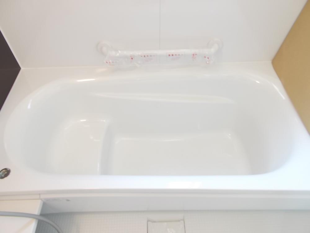 Bathroom. Foot is a tub that also can stretch comfortable size with a handrail of peace of mind