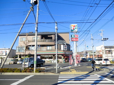 Convenience store. 300m to Seven-Eleven (convenience store)