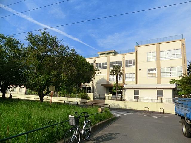 Primary school. Shikahama 300m until the first elementary school