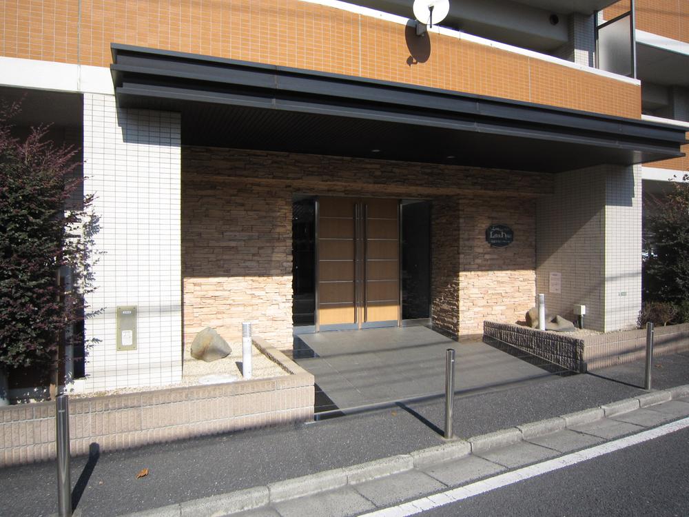 Entrance. Common areas