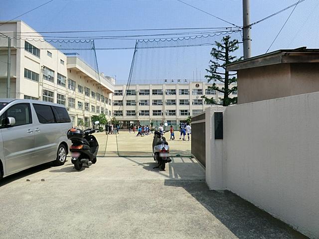 Primary school. 1390m to Adachi Ward Kurihara North Elementary School