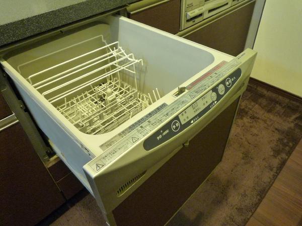 Kitchen. Dish washing and drying machine