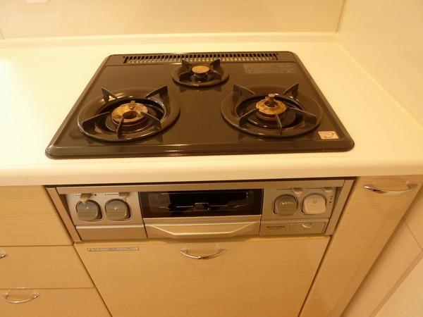 Kitchen. Easy-to-use 3-neck gas stove!