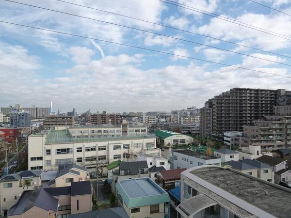 View photos from the dwelling unit. You can enjoy the panoramic view from the 8th floor!