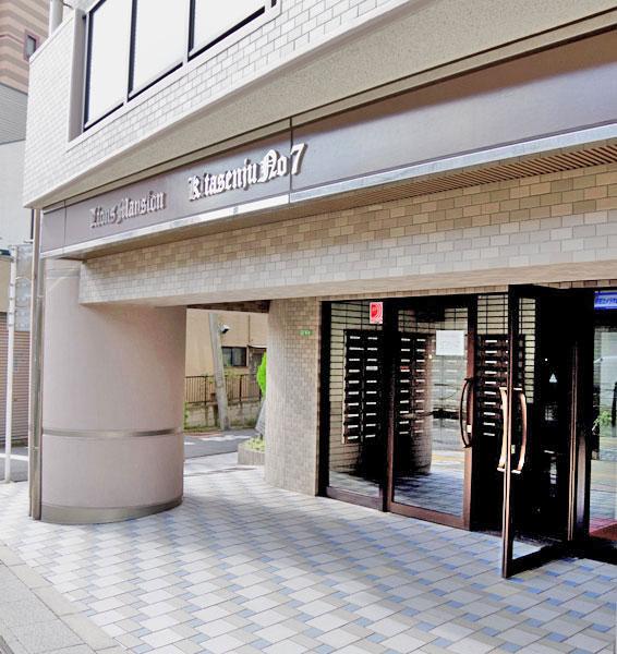 Entrance. Common areas