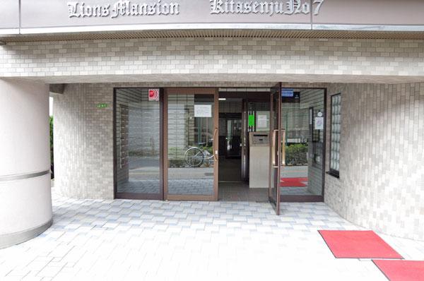 Entrance. Common areas