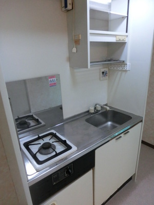 Kitchen. 1-burner stove in the kitchen