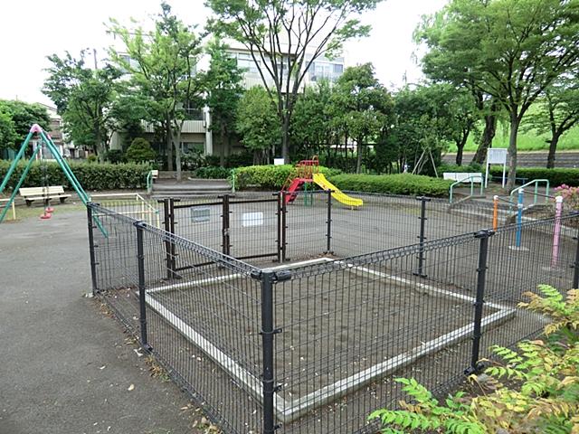 park. 180m until Nitta Third Street Park
